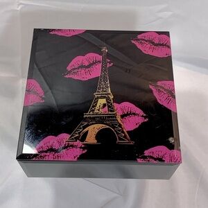 NWOT Black glass Jewelry/Trinket Box With Eiffel Tower & Pink Lips On Top